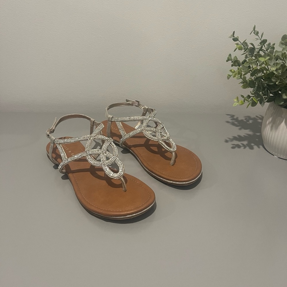 Katie & Kelly Silver Sparkly Sandals – Chic & Glam!